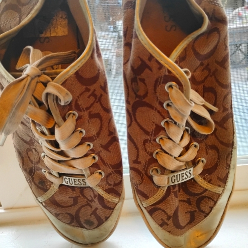 Guess Tennis shoes